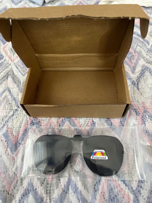 Универсален клипс за очила