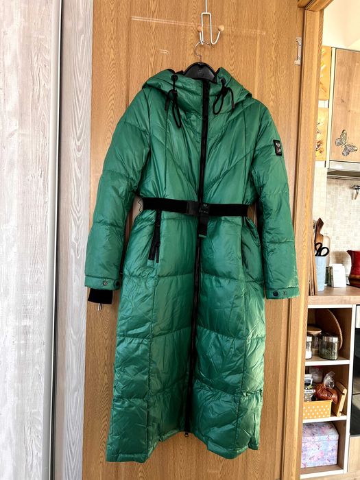Дълго зимно яке в смарагдовозелен цвят – топло, леко и удобно