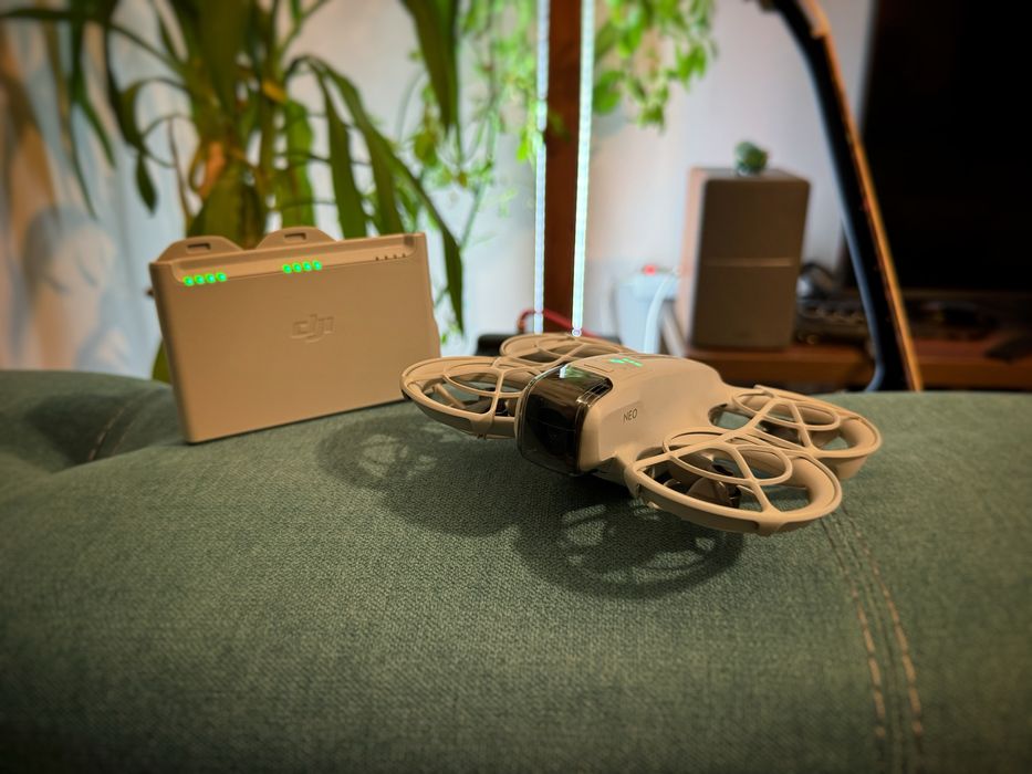DJI Neo, 3 baterii, hub incarcare