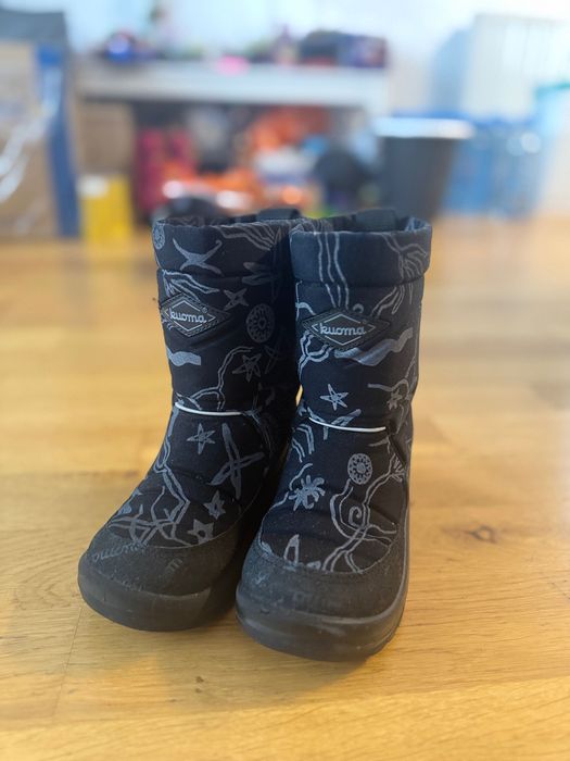 Vând ghete de iarnă pentru băieți, mărimea 27.