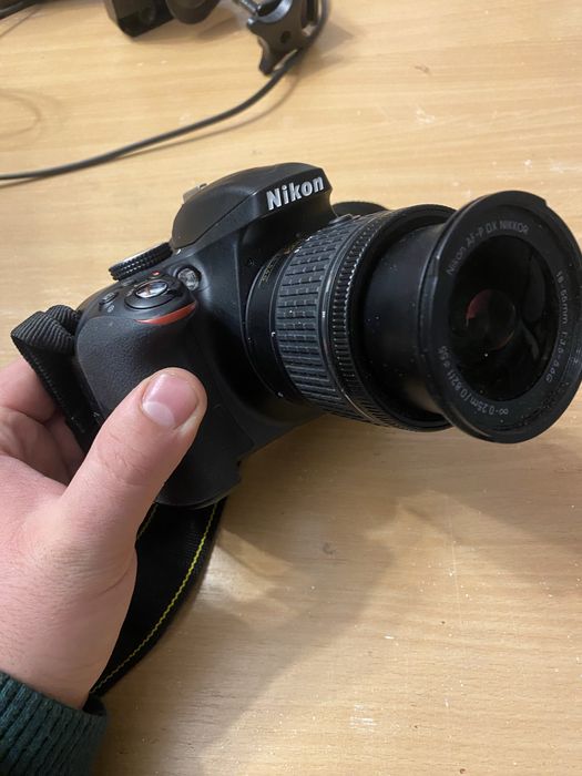 Nikon D3300 cu obiectiv Nikkor 18–55mm, stare impecabilă