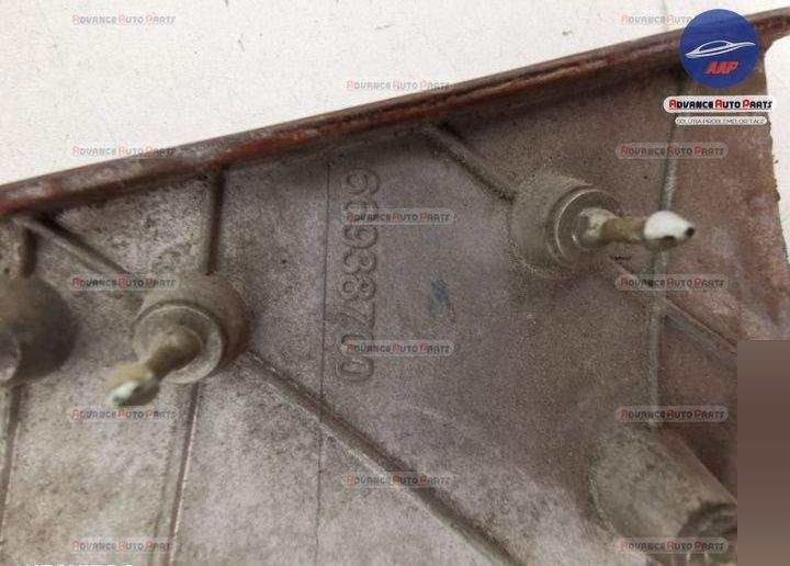 Ornament maner usa stanga originala in stare buna Maserati  Quattropor