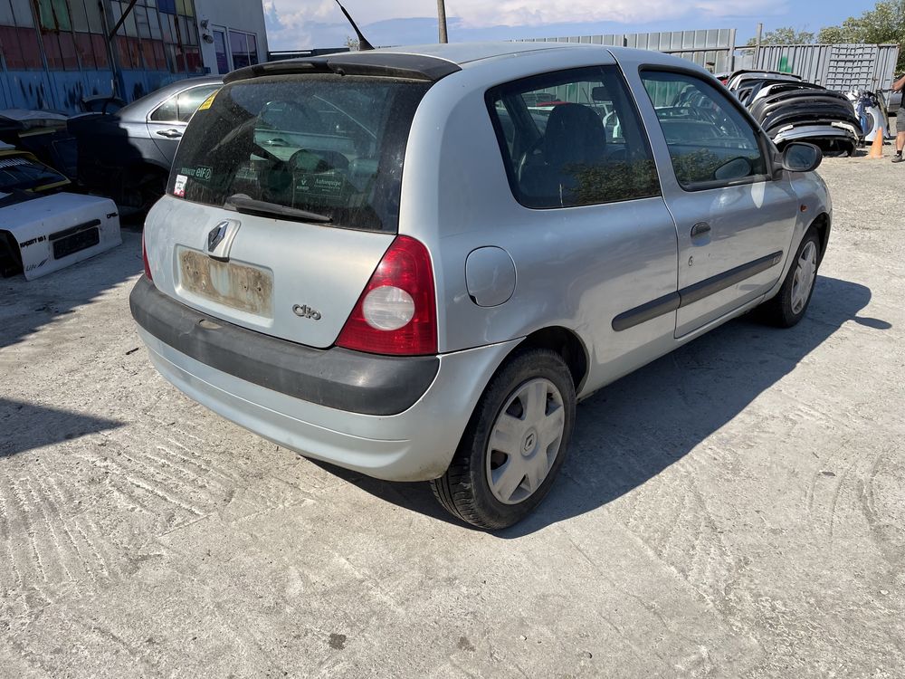 Renault Clio 1.2 16v 75hp 2002 На Части