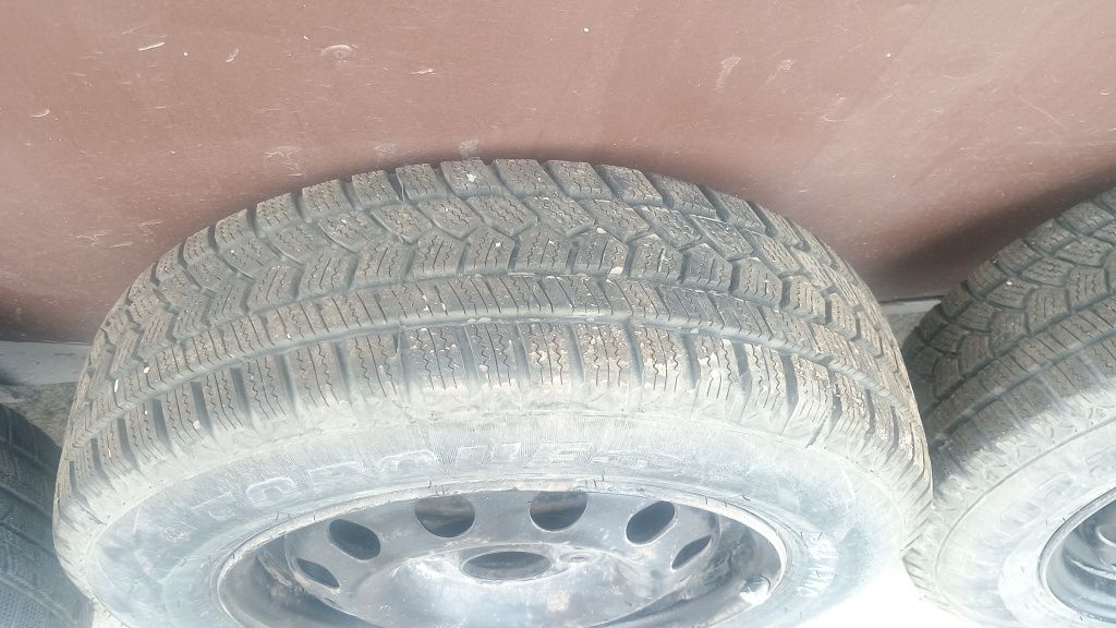 Зимни Гуми с джанти за Ford 14"