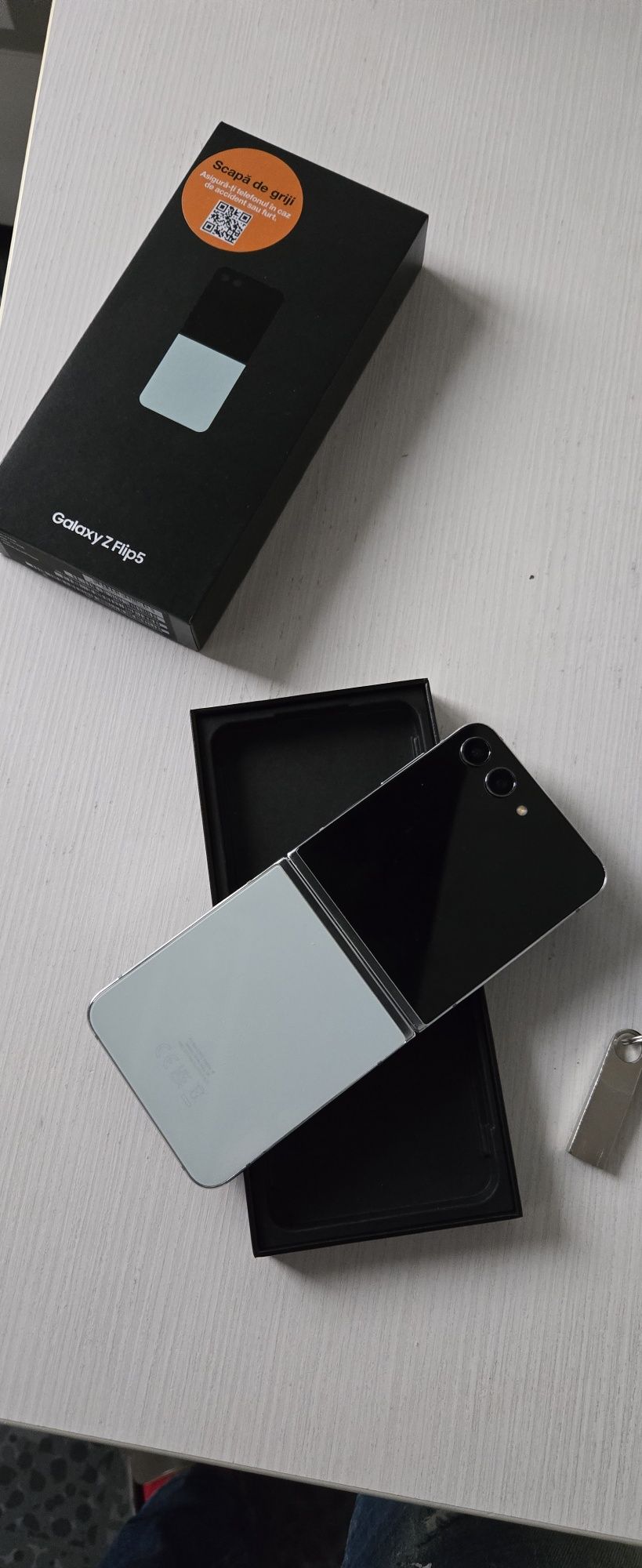 Samsung Z Flip 5 Mint
