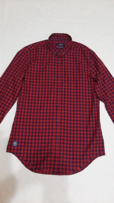 Cămașă Zara Man marimea M model in carouri rosu cu negru.
Dim.lg.78 cm