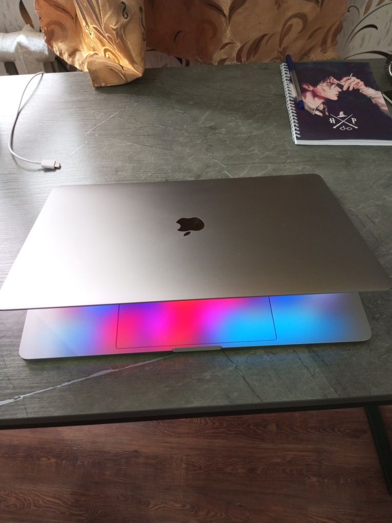 Макс версия MacBook PRO 15. i7/16/256/ Touch ID. Cмотрите фотографии.