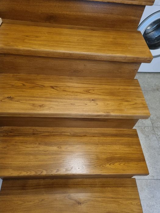 Mobilier din lemn masiv – scaune, mese, dulapuri – facem și pe