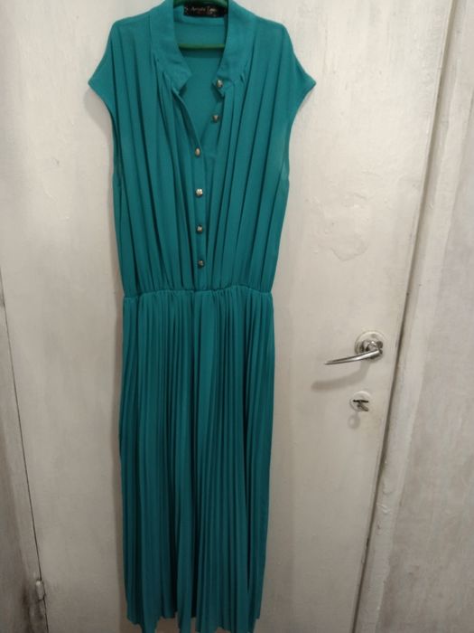 Нарядное бирюзовое платье