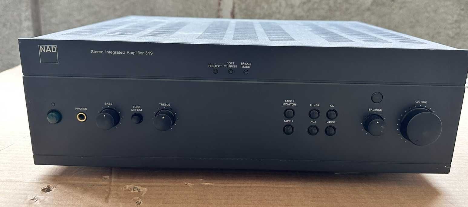 NAD -319 усилвател