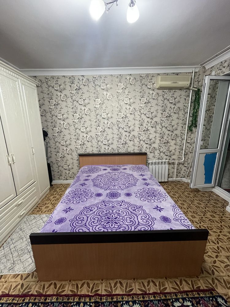 Кровать,стол раздвижной