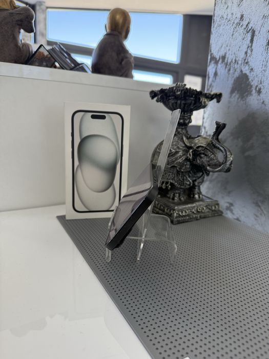 Vand iphone 15 de 128 gb