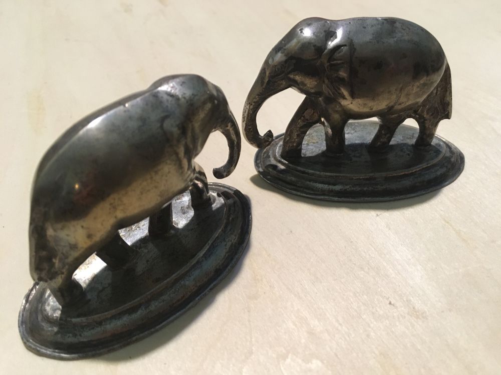 Doi elefantei norocoși din argint 970