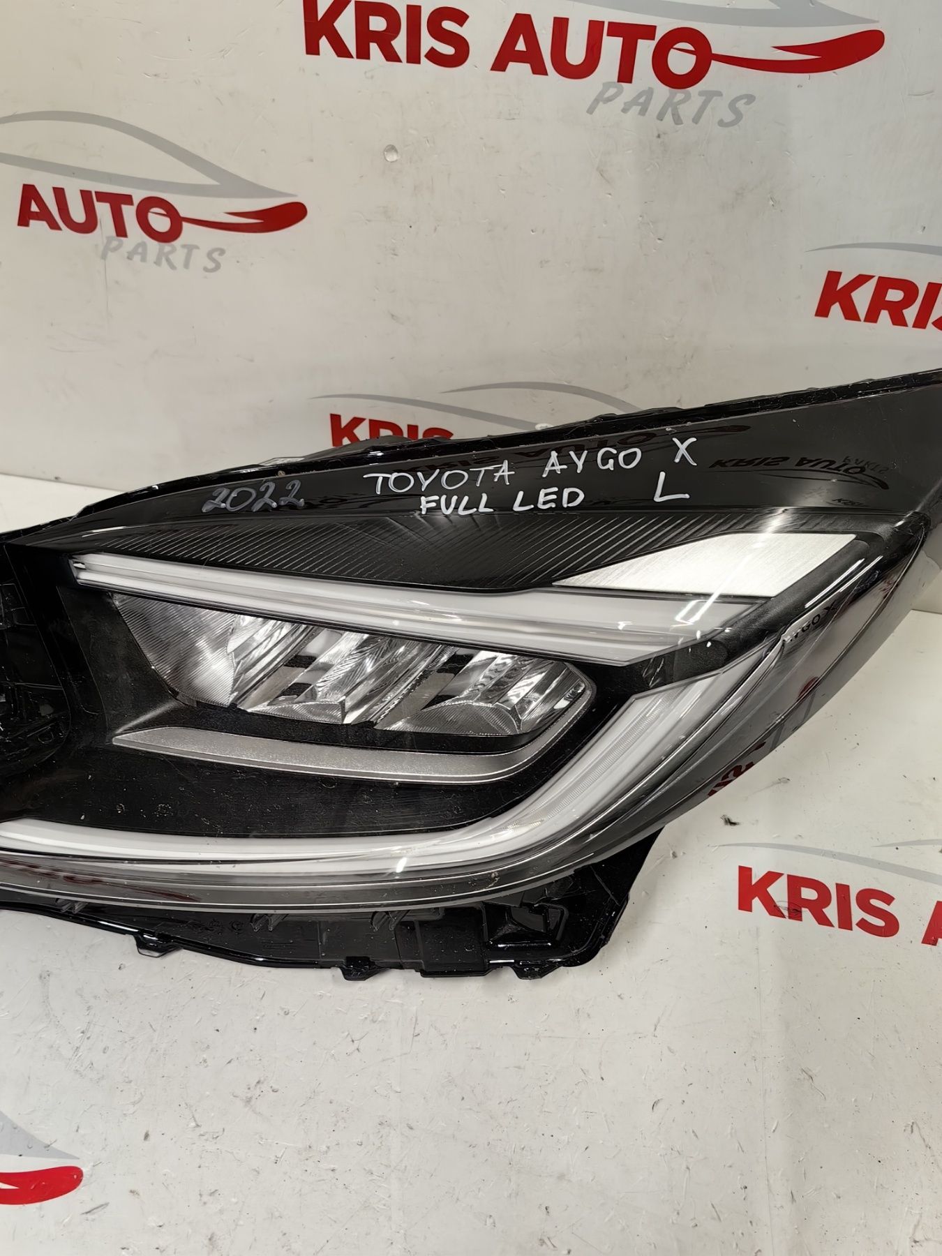 Ляв фар Toyota Aygo X Full LED 2022г / Тойота Айго Х 2022г