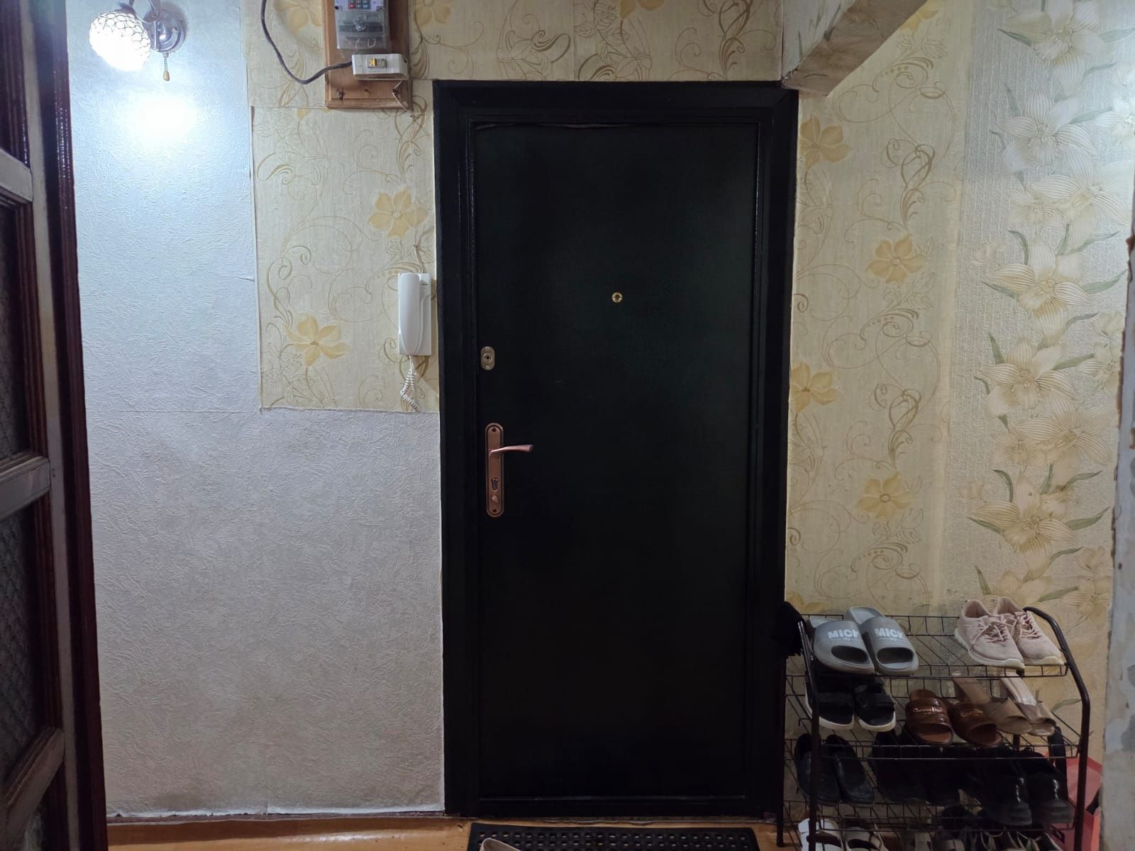2-комн., 4 мкр., 3 этаж (не угол, напротив 6 мкр.)
