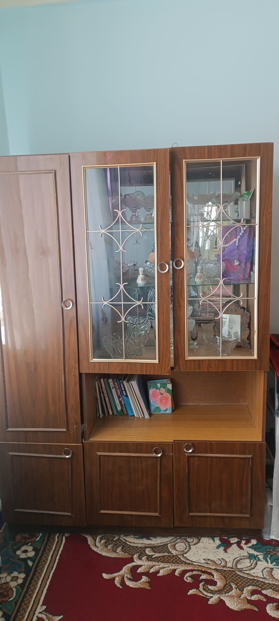 Yog'ochdan qilingan shkaf