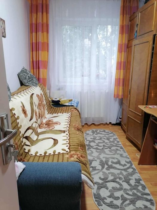 Vand apartament 3 camere