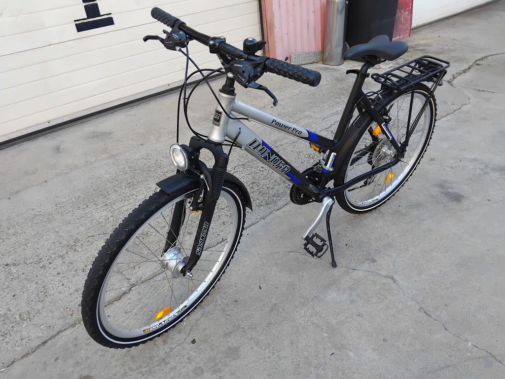 Vând bicicleta din aluminiu pentru damă