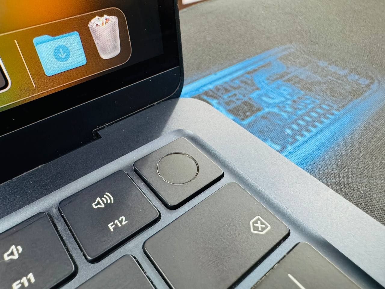 Продам MacBook Air M2 Blue в отличном состоянии с каробкой и гарантией