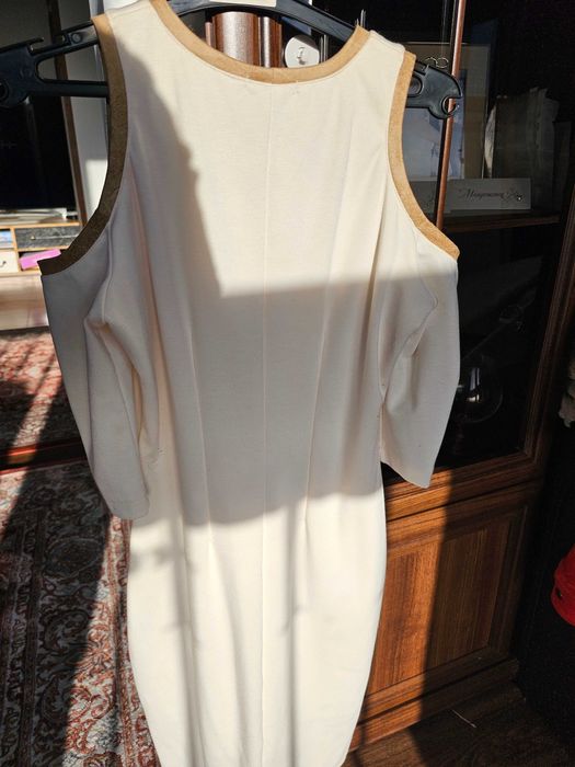 Бежова рокля Arogans