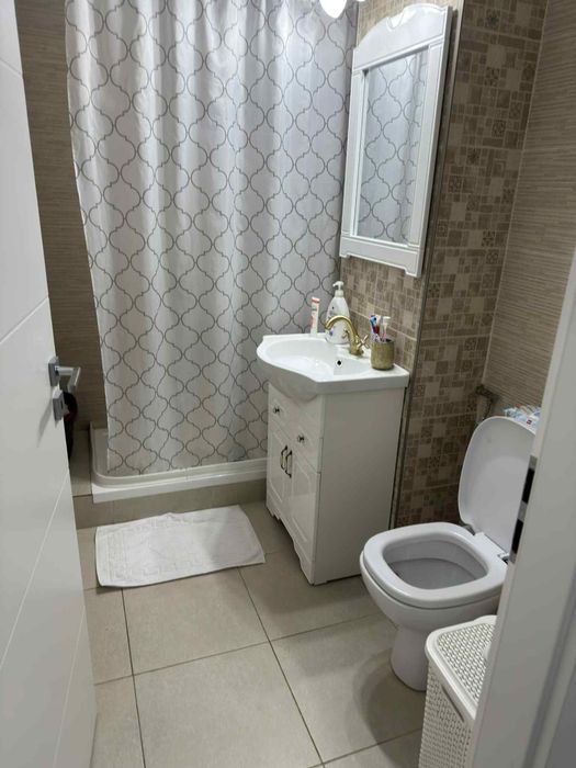 Inchiriez apartament , Rovine