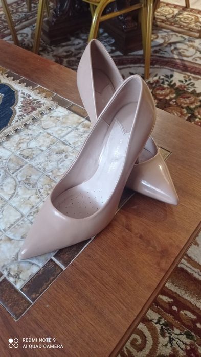 Ocazie! Pantofi Nr. 39 sau Nr 6