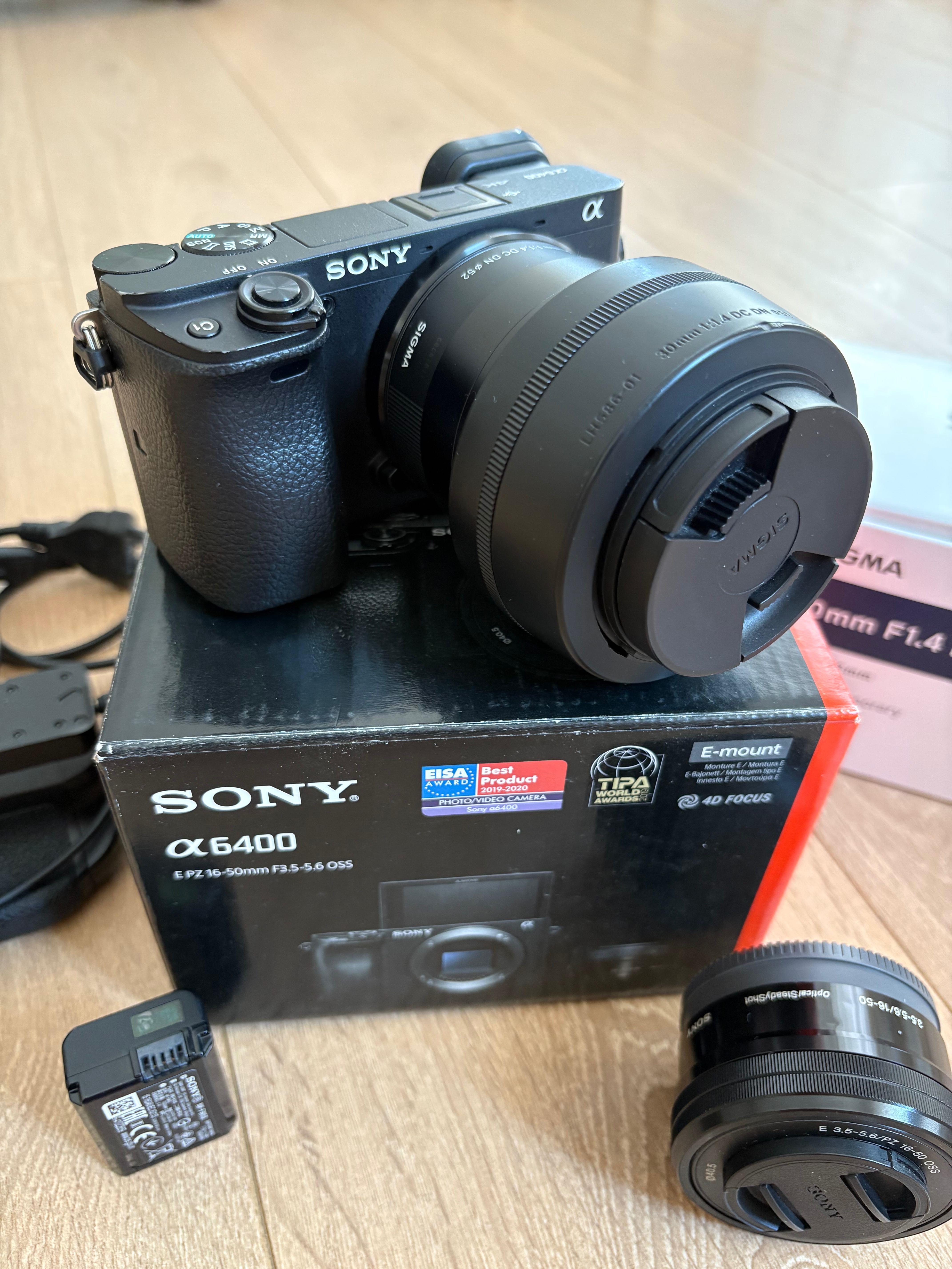 Aparat foto mirrorless Sony A6400 + 16-50 mm + Sigma 30 mm F1.4