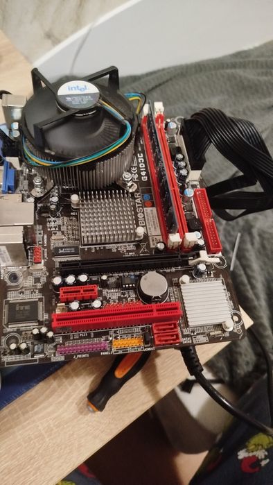 Продавам комплект дъно + процесор + RAM + охладител