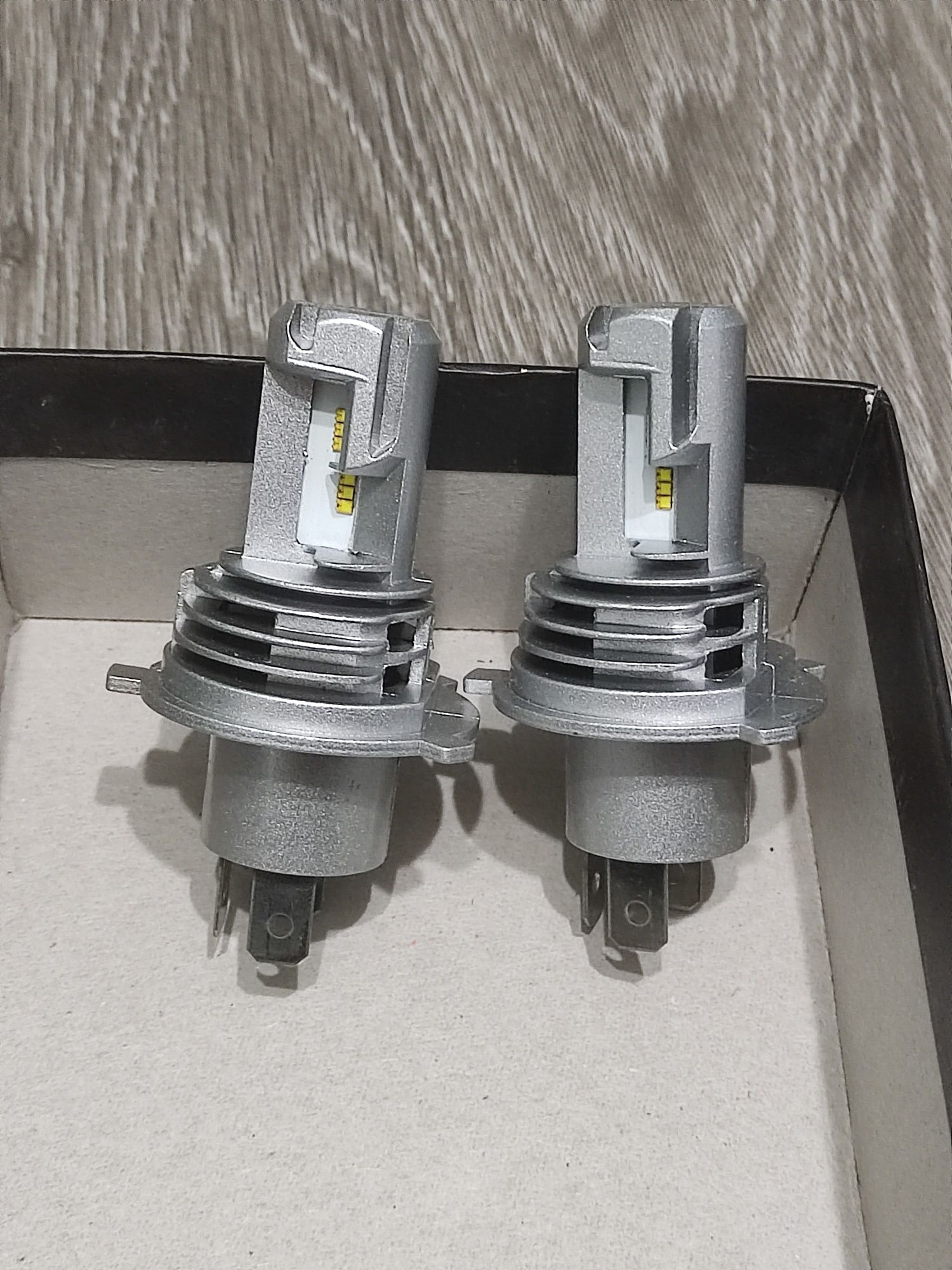Продавам LED крушки H4