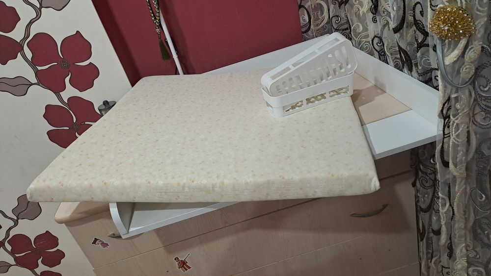 Пеленальный стол