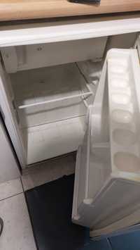 Хладилник малък с размери 50х60х85