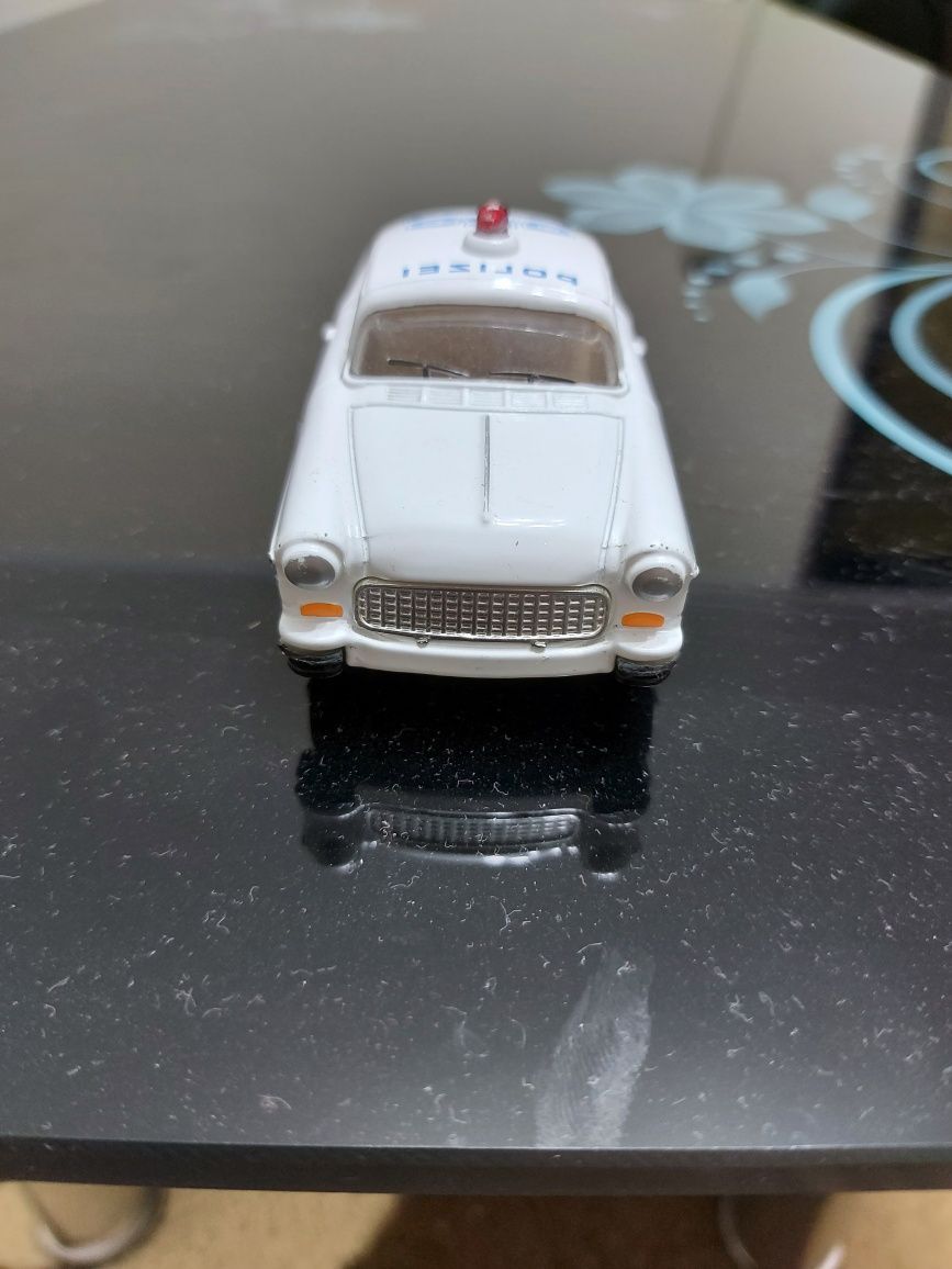 Vînd machetă TRABANT de POLIZEI 053 din metal scara 1 /32