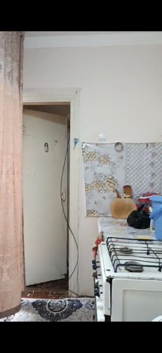 Квартира сотилади Тахиаташда 4-дом  3 этаж 2 хонали .подезд ортадаги..