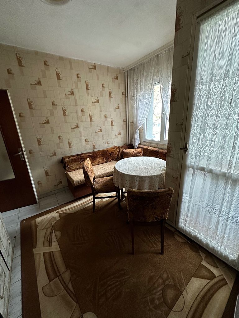 Продава се Тристаен апартамент в Стара Загора, Център - 95 кв.м за 906 €/кв.м - Снимка #4
