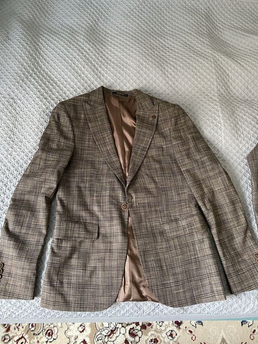 Продам костюм тройку