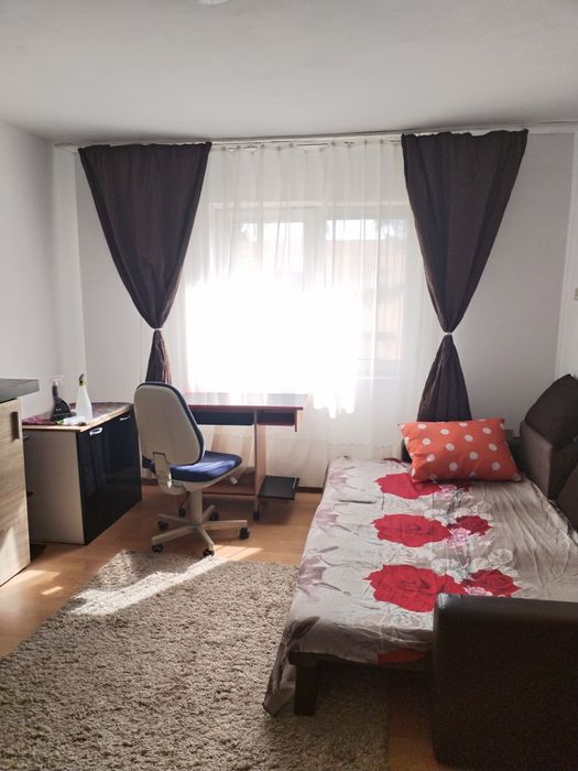 Garsoniera de vanzare,Tractorul-Coresi