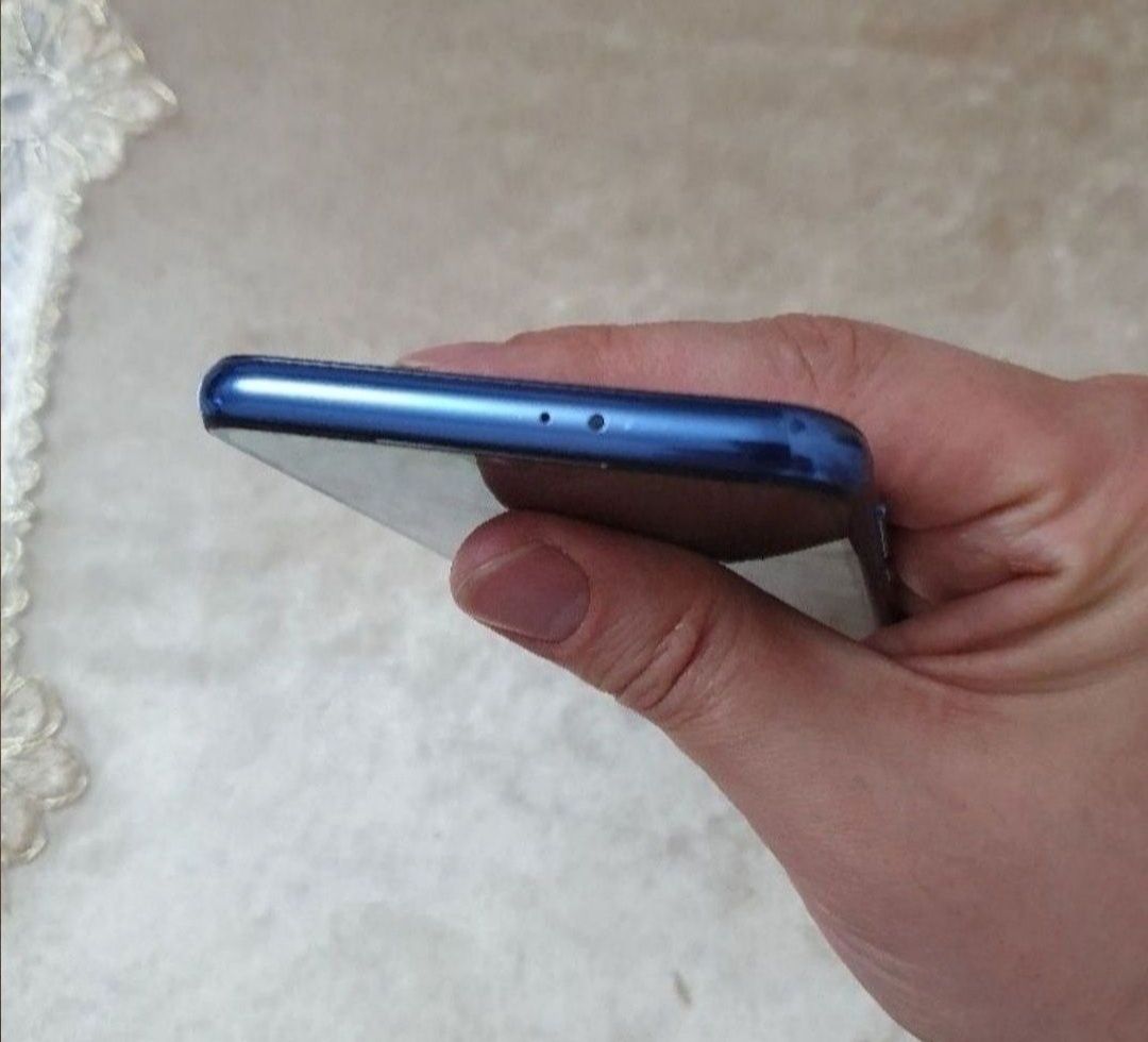 Srochna sotiladi Xiaomi Mi 9 SE 6/64Gb Orginal Xolati yaxshi