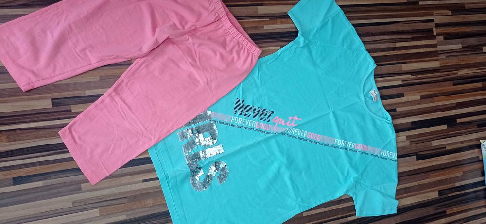 Голем лот състоящ се от 2 бр. туники и 2 бр. клинчета.