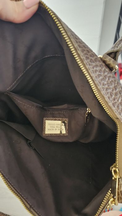 Geantă din piele naturală cu detalii aurii