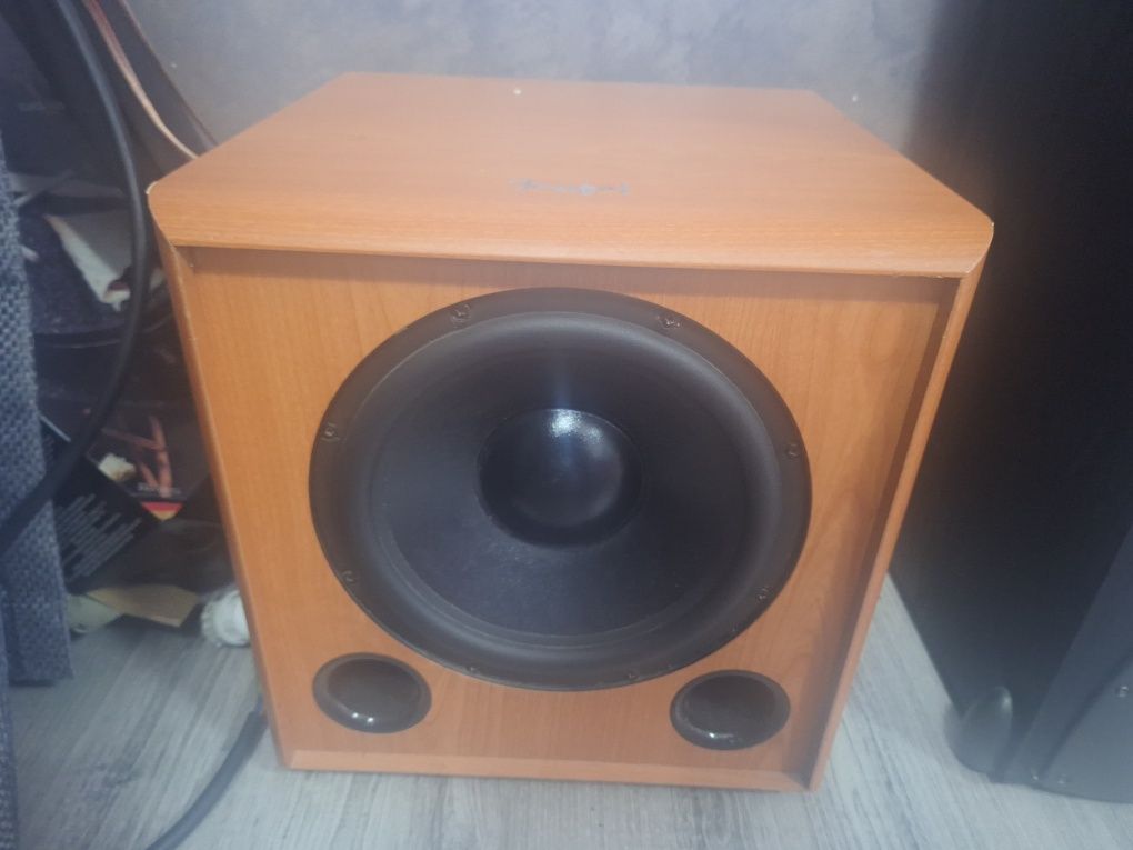 Vand statie+boxe+subwoofer