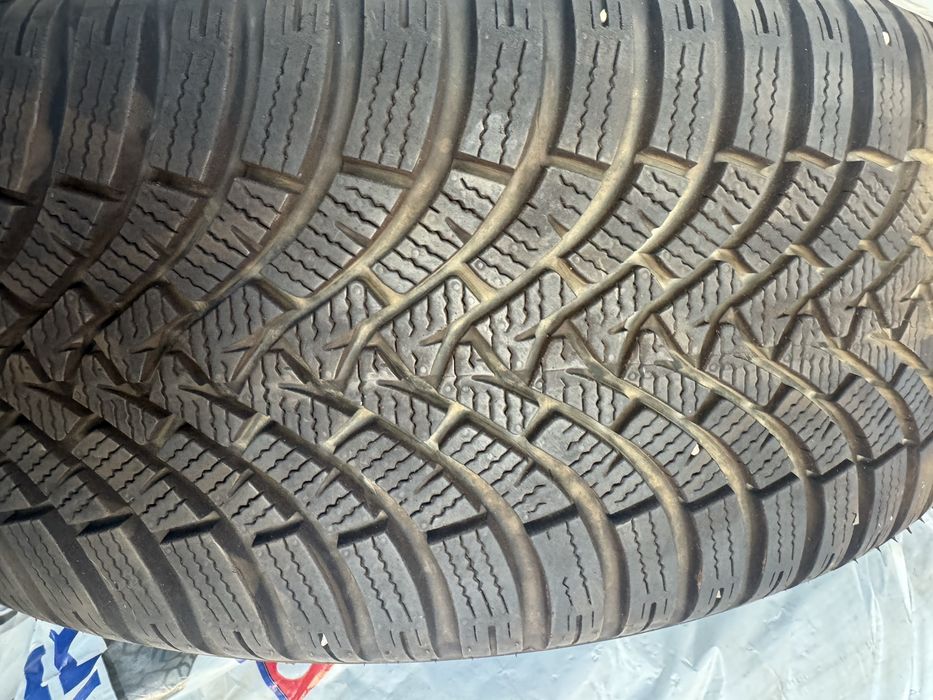 Anvelope Falken de Iarna 215/50/R18