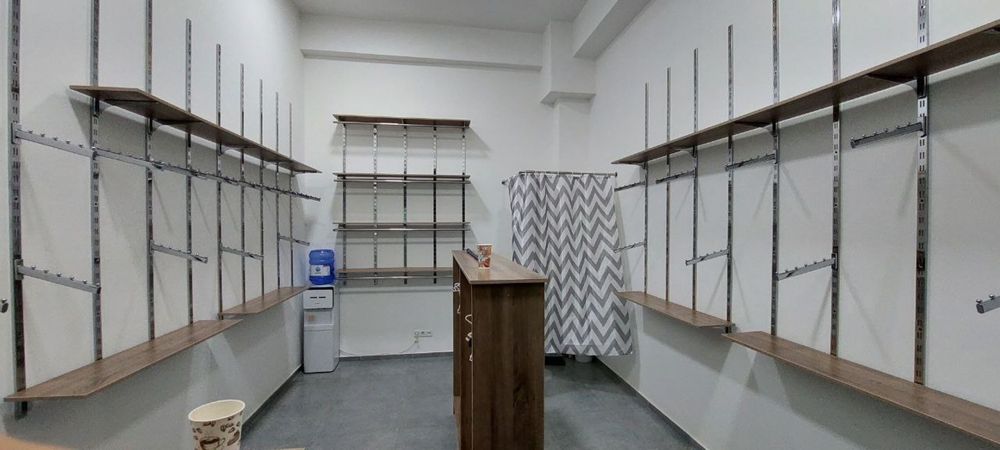 Продаётся готовый мебел для магазина детской или для семейной одежды !