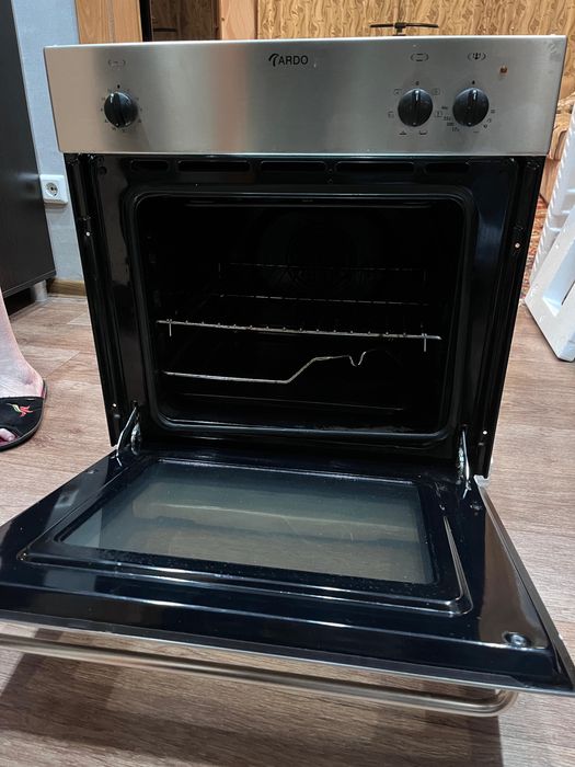 Продается встроенный духовой шкаф ARDO