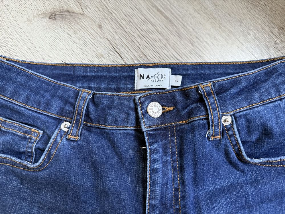 Дамски дънки на NAKD