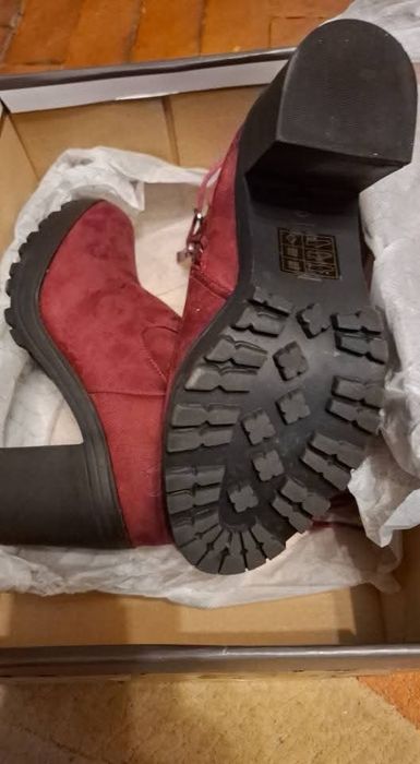 Ghete din piele intoarsa