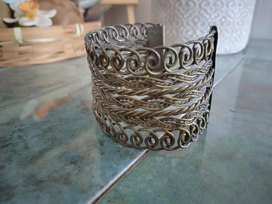 Метална гривна от Индия