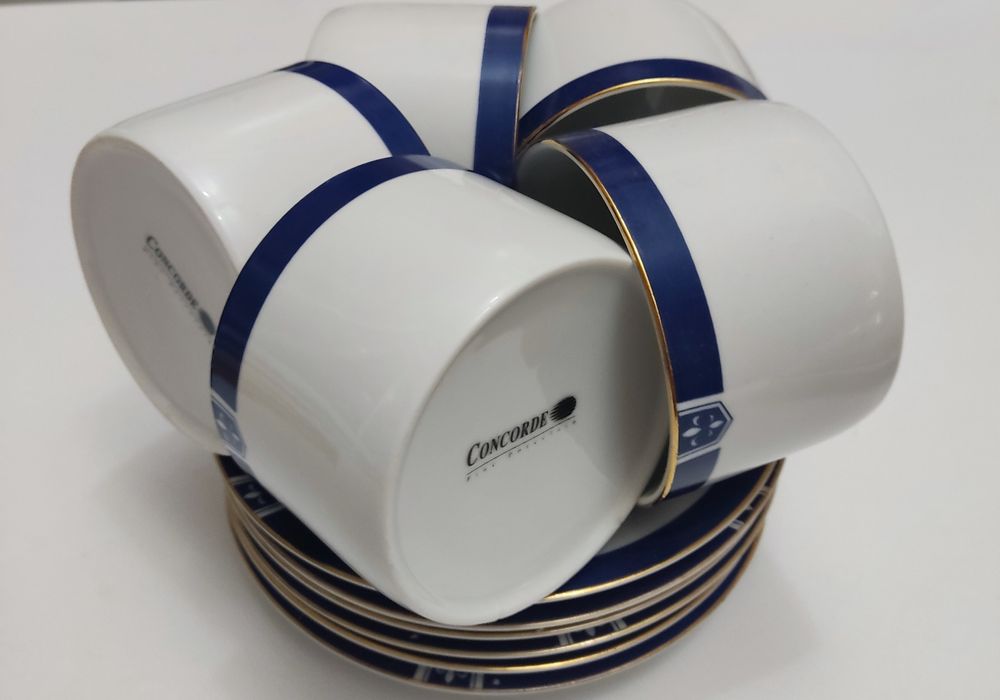 Чашки с блюдцами