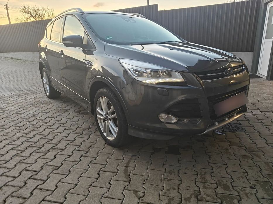 Ford Kuga Vând Ford Kuga individual 4x4 1.5 benzină 182cp cutie viteze automata