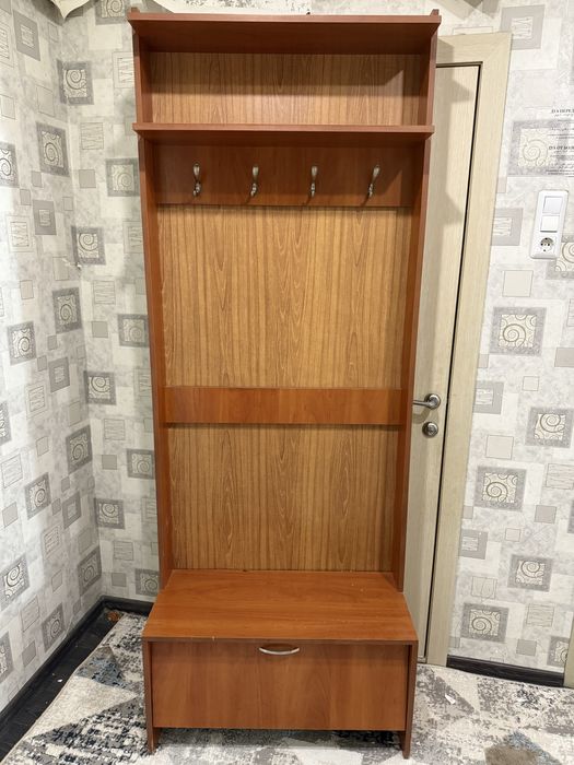 Продается шкаф в прихожую