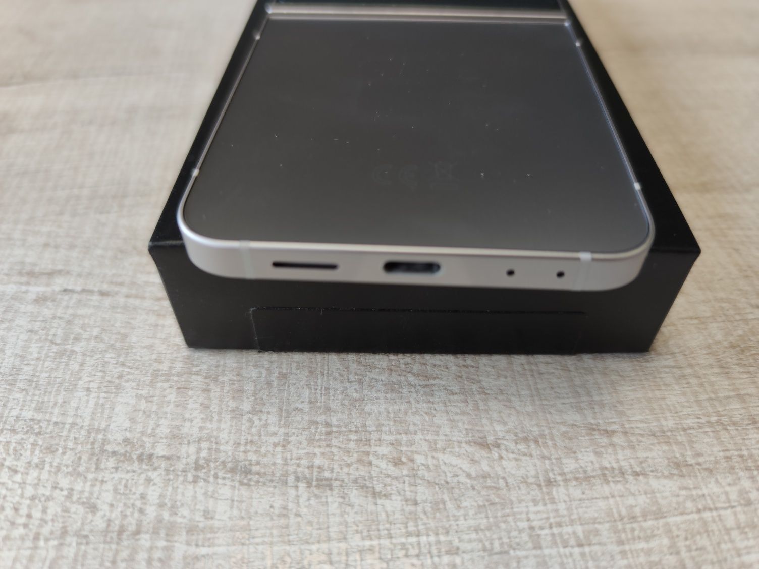 Samsung Galaxy Z Flip 6 5G 256GB  Silver shadow Гаранция!